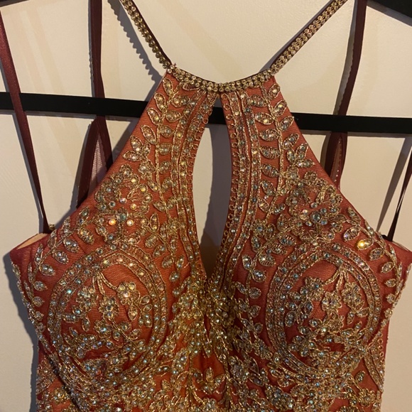 Beautiful Maroon/burgundy flowy prom dress - Picture 2 of 9